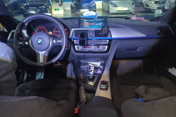 Used BMW 4 Series 2019 425i Gran Coupe M Sport Package Center Console