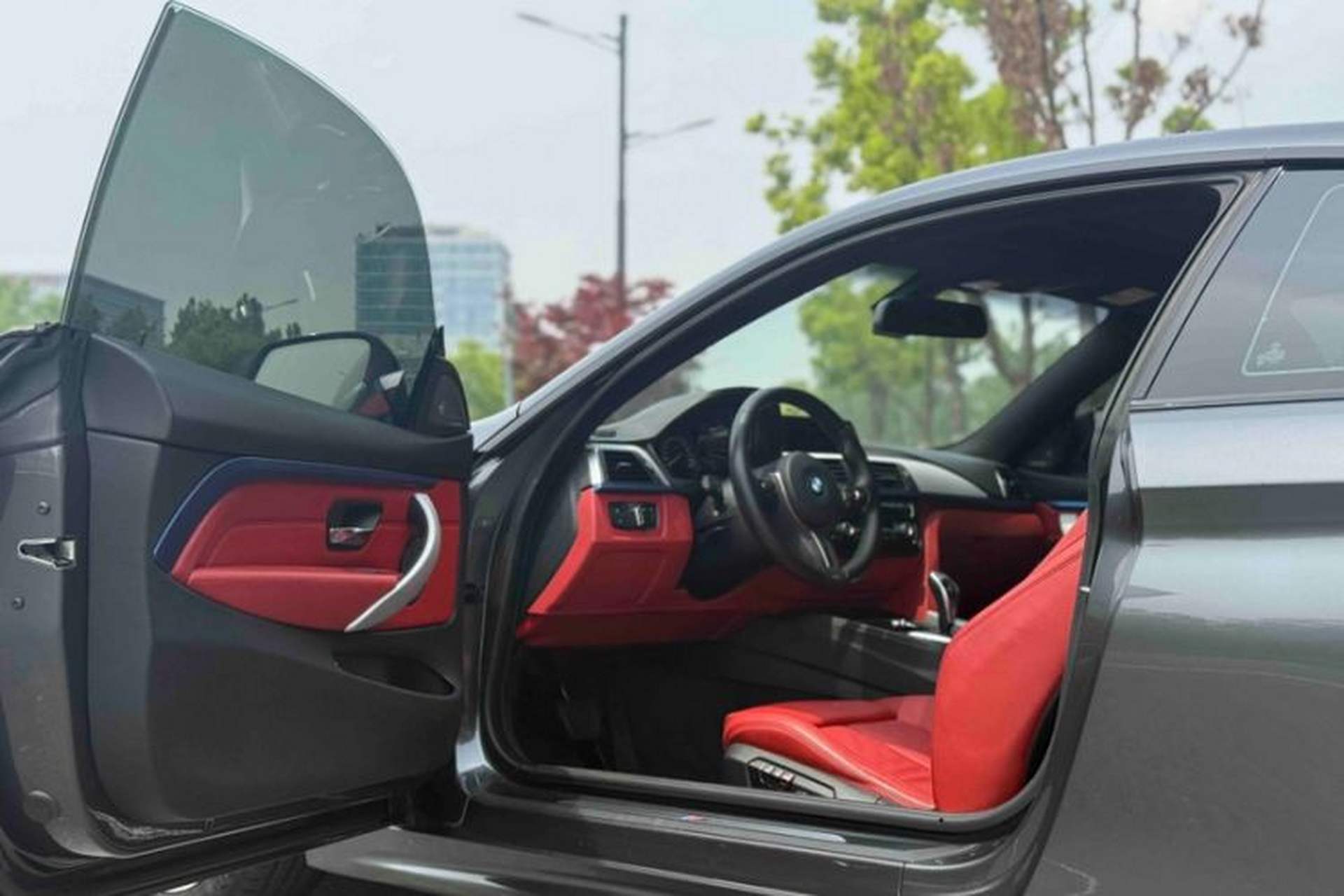 Used BMW 4 Series 2019 425i M Sport Package Interior 4