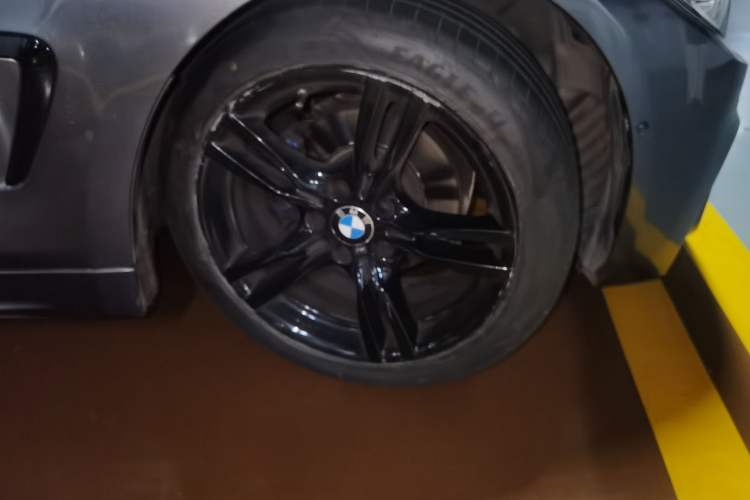 Used BMW 4 Series 2019 425i M Sport Night Edition Right Front Wheel Hub