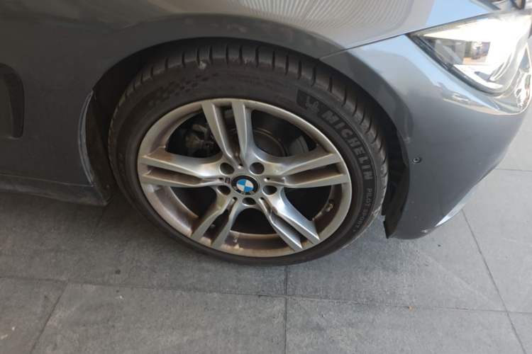 Used BMW 4 Series 2019 425i Gran Coupe M Sport Night Edition Right Front Wheel Hub