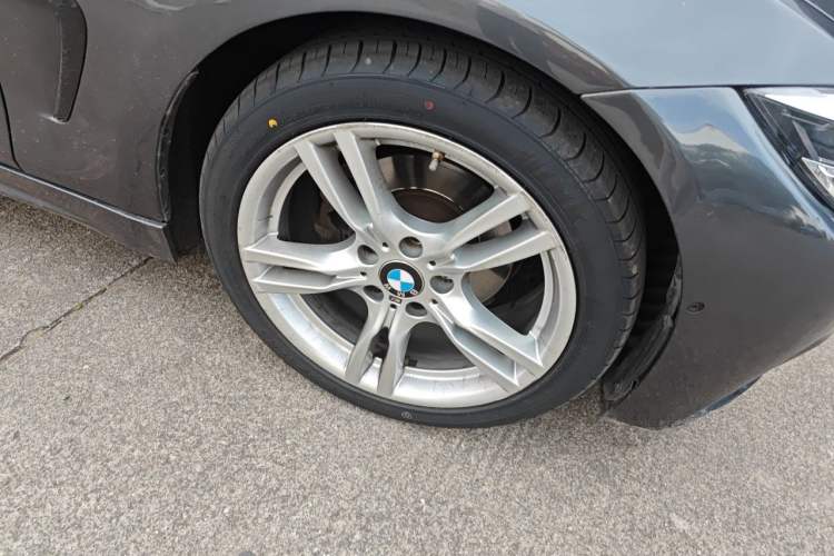 Used BMW 4 Series 2019 425i Gran Coupe M Sport Night Edition Right Front Wheel Hub