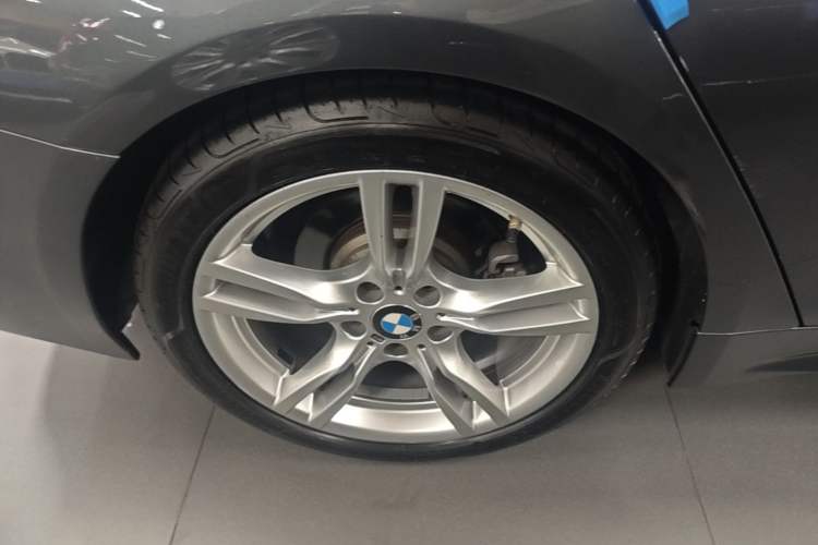 Used BMW 4 Series 2019 425i Gran Coupe M Sport Night Edition Right Rear Wheel Hub