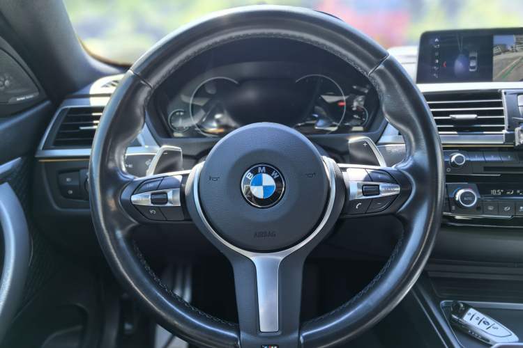 Used BMW 4 Series 2019 425i M Sport Package Interior 2