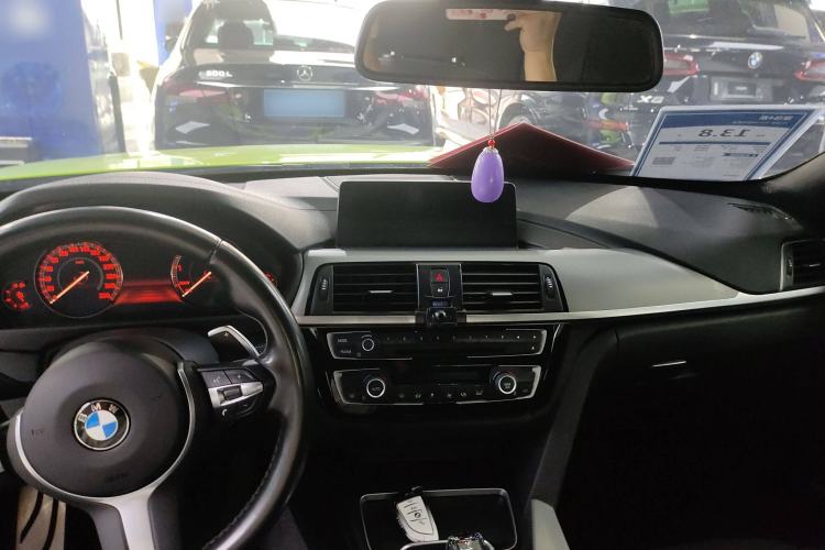Used BMW 4 Series 2019 425i M Sport Package Interior 3