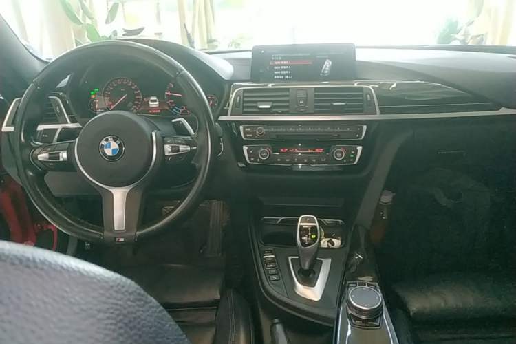 Used BMW 4 Series 2019 430i M Sport Night Edition Center Console