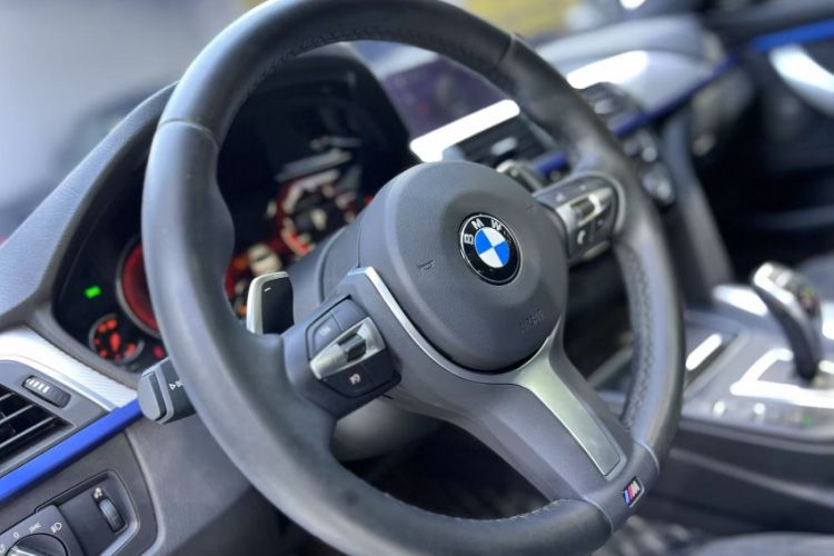 Used BMW 4 Series 2019 425i M Sport Package Interior 2