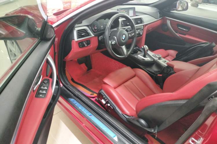 Used BMW 4 Series 2019 425i Convertible M Sport Package Interior 3
