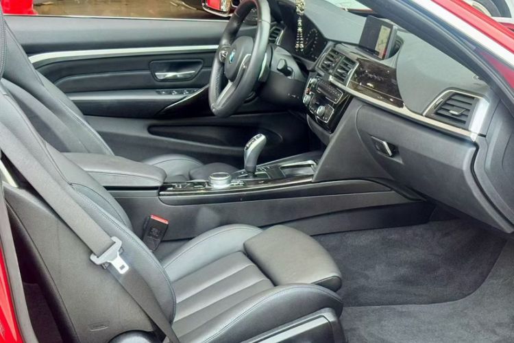 Used BMW 4 Series 2019 425i Convertible M Sport Package Interior 3