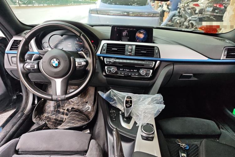 Used BMW 4 Series 2019 425i M Sport Package Center Console
