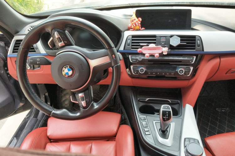 Used BMW 4 Series 2019 425i Convertible M Sport Package Center Console