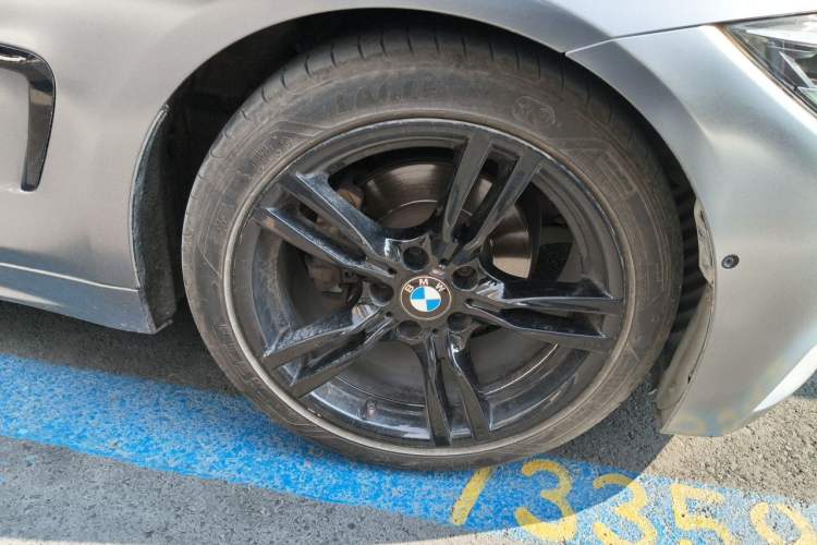 Used BMW 4 Series 2019 425i Convertible M Sport Package Right Front Wheel Hub