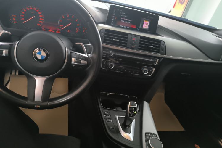 Used BMW 4 Series 2019 425i M Sport Package Center Console