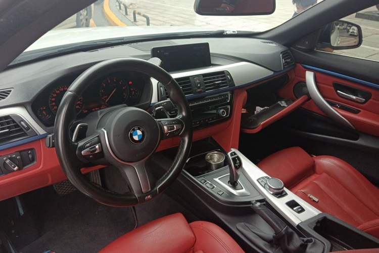 Used BMW 4 Series 2019 425i Convertible M Sport Package Center Console