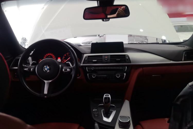 Used BMW 4 Series 2019 425i Gran Coupe M Sport Night Edition Center Console