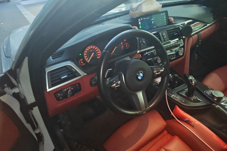 Used BMW 4 Series 2019 425i Convertible M Sport Package Center Console
