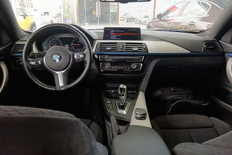 Used BMW 4 Series 2019 425i Gran Coupe M Sport Package Center Console