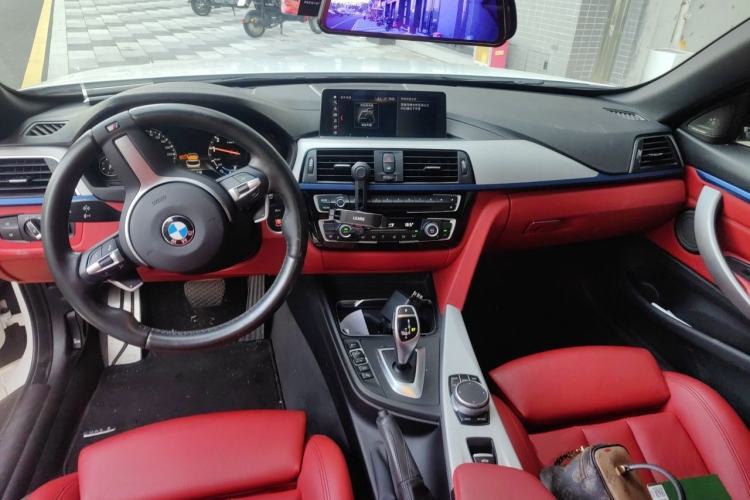 Used BMW 4 Series 2019 425i Convertible M Sport Night Edition Center Console