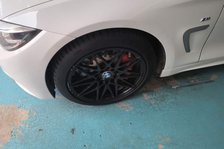 Used BMW 4 Series 2019 425i M Sport Package Exterior 4