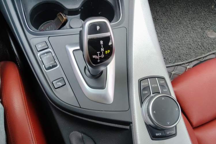 Used BMW 4 Series 2019 425i Convertible M Sport Package Gear Lever
