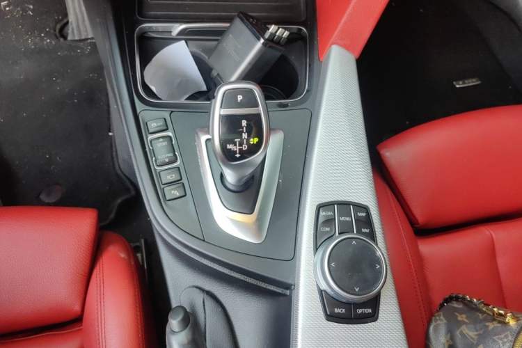 Used BMW 4 Series 2019 425i Convertible M Sport Night Edition Gear Lever