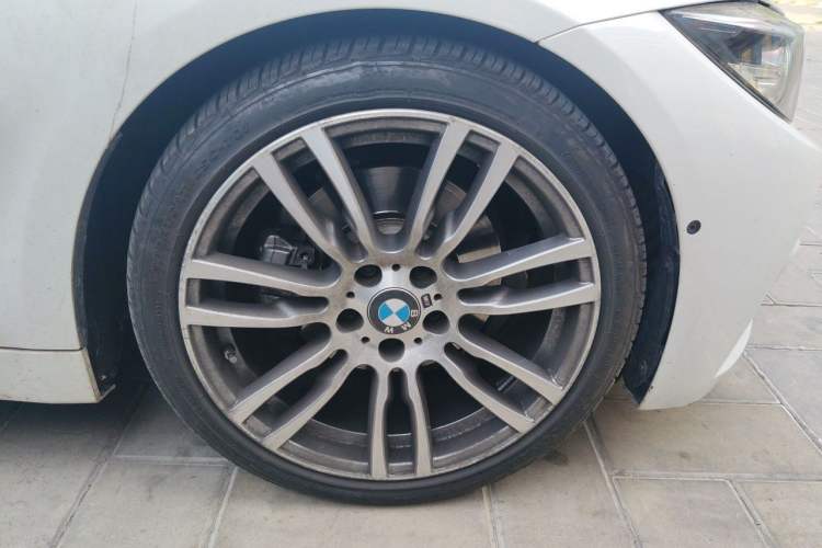Used BMW 4 Series 2019 430i Convertible M Sport Night Edition Right Front Wheel Hub