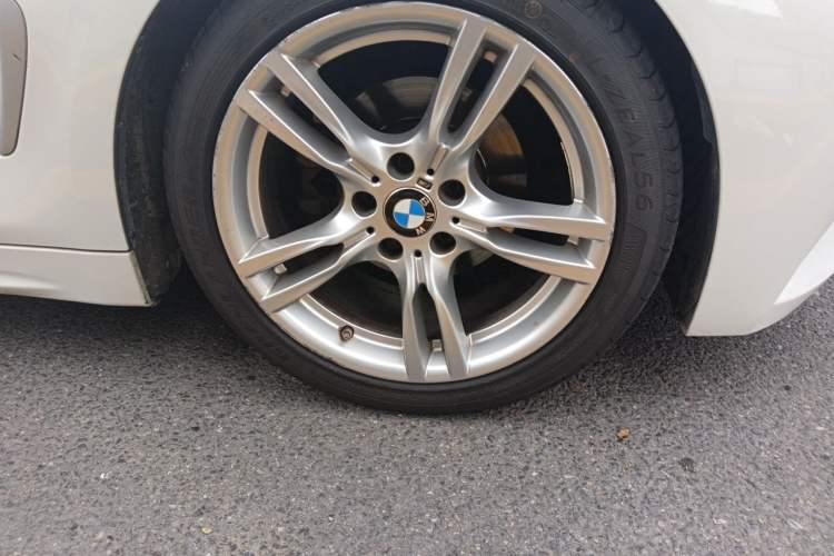 Used BMW 4 Series 2019 425i Convertible M Sport Package Right Front Wheel Hub