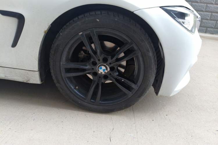 Used BMW 4 Series 2019 425i Convertible M Sport Package Right Front Wheel Hub