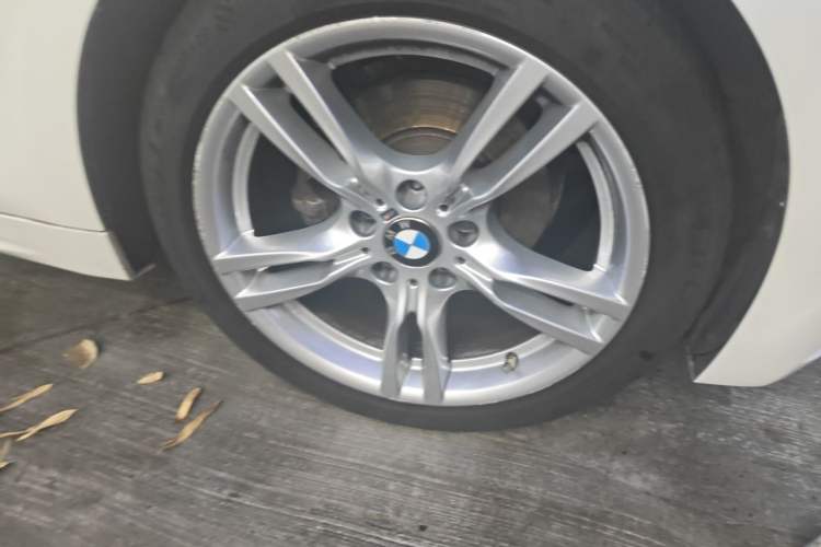 Used BMW 4 Series 2019 425i Convertible M Sport Package Right Front Wheel Hub