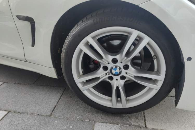 Used BMW 4 Series 2019 425i Convertible M Sport Night Edition Right Front Wheel Hub
