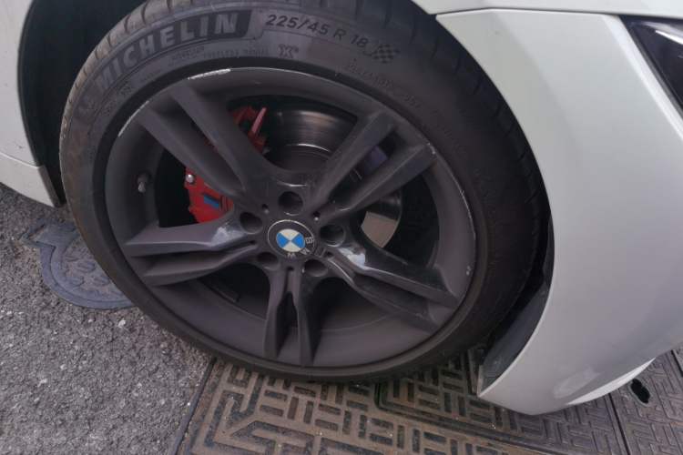 Used BMW 4 Series 2019 425i Convertible M Sport Package Right Front Wheel Hub