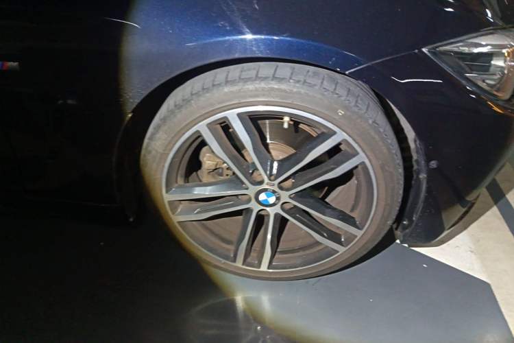 Used BMW 4 Series 2020 430i Gran Coupe M Sport Night Edition Right Front Wheel Hub