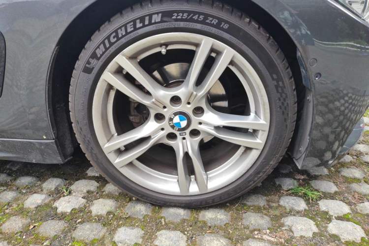 Used BMW 4 Series 2020 425i Gran Coupe M Sport Night Edition Right Front Wheel Hub