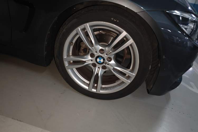 Used BMW 4 Series 2020 425i Gran Coupe M Sport Night Edition Right Front Wheel Hub