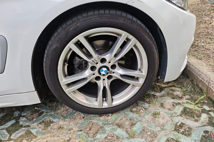 Used BMW 4 Series 2020 425i Gran Coupe M Sport Package Right Front Wheel Hub