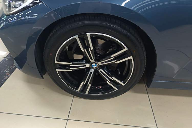 Used BMW 4 Series 2021 425i M Sport Package Exterior 4