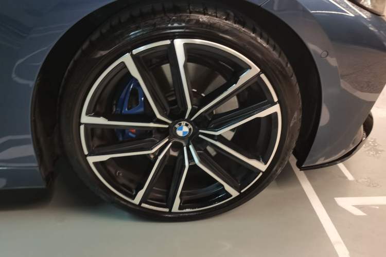 Used BMW 4 Series 2021 425i M Sport Night Edition Right Front Wheel Hub