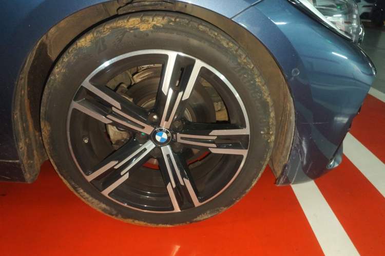 Used BMW 4 Series 2021 425i Convertible M Sport Package Right Front Wheel Hub