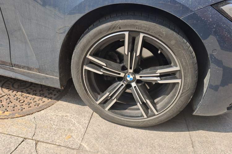 Used BMW 4 Series 2021 425i M Sport Package Right Front Wheel Hub