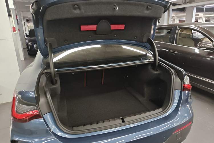 Used BMW 4 Series 2021 425i M Sport Night Edition Trunk