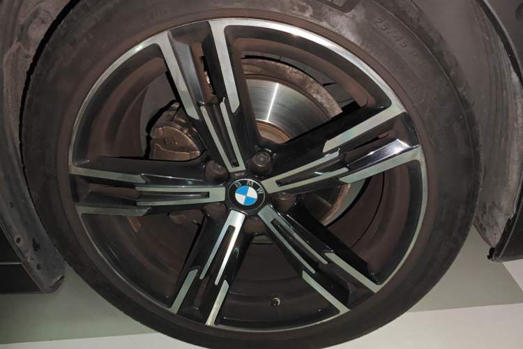 Used BMW 4 Series 2021 425i M Sport Package Right Front Wheel Hub