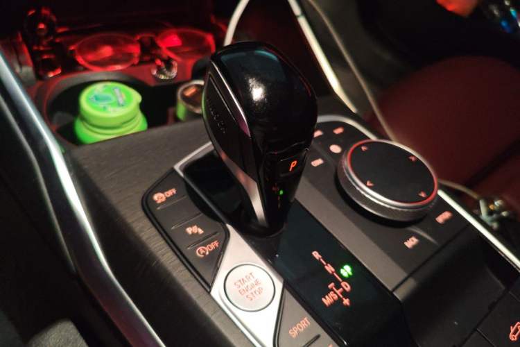 Used BMW 4 Series 2021 Restyled 425i Convertible M Sport Package Gear Lever