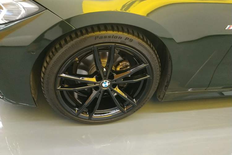 Used BMW 4 Series 2021 Facelifted 425i Convertible M Sport Night Edition Left Front Wheel Hub