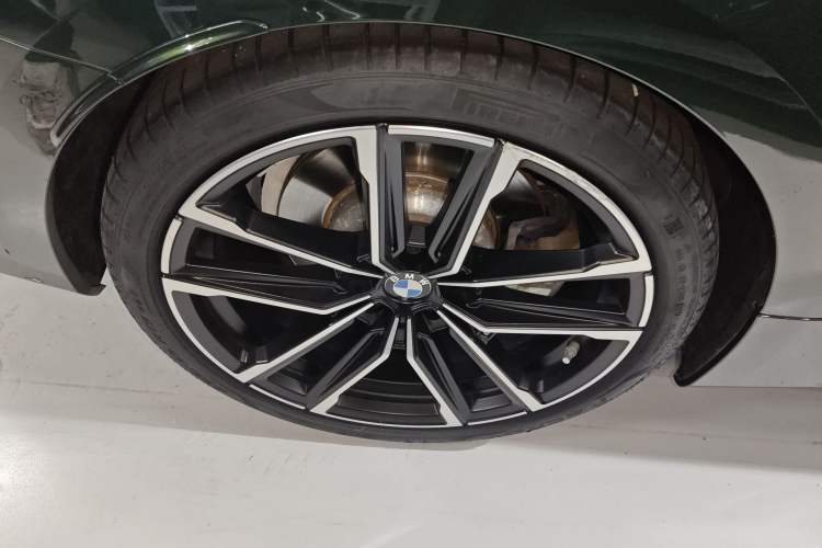 Used BMW 4 Series 2021 Restyled 430i Convertible M Sport Night Edition Right Rear Wheel Hub