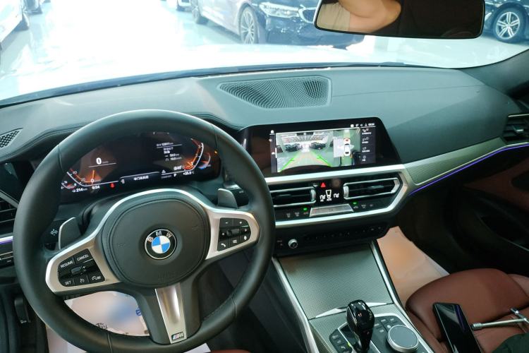 Used BMW 4 Series 2021 425i M Sport Night Edition Center Console