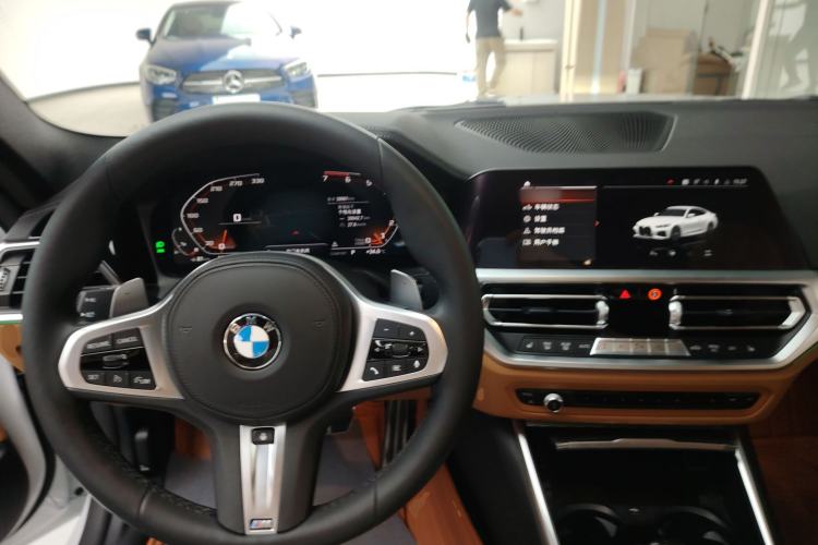 Used BMW 4 Series 2021 425i M Sport Night Edition Center Console