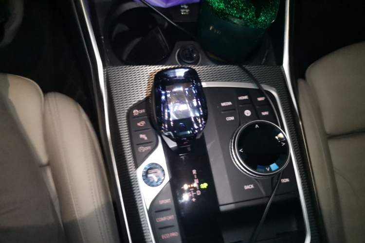 Used BMW 4 Series 2021 425i Convertible M Sport Night Edition Gear Lever