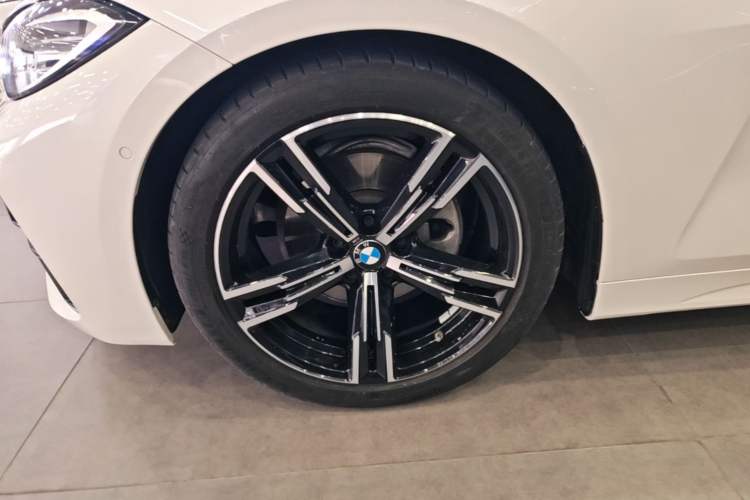 Used BMW 4 Series 2021 425i M Sport Package Left Front Wheel Hub