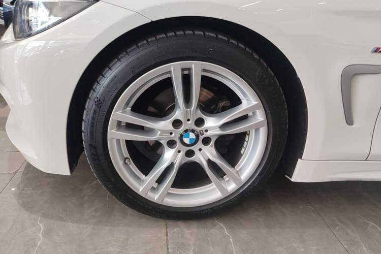 Used BMW 4 Series 2021 425i M Sport Package Left Front Wheel Hub
