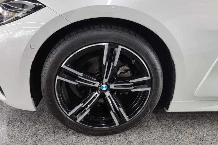 Used BMW 4 Series 2021 425i M Sport Package Left Front Wheel Hub