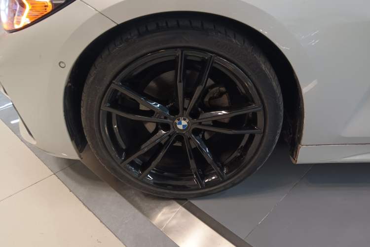 Used BMW 4 Series 2021 425i Convertible M Sport Night Edition Left Front Wheel Hub